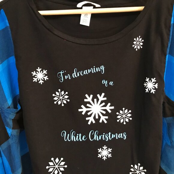 Reworked Flannel Tee, Size L-2XL: Upcycled Oversized White Christmas Snowflakes - Picture 4 of 9